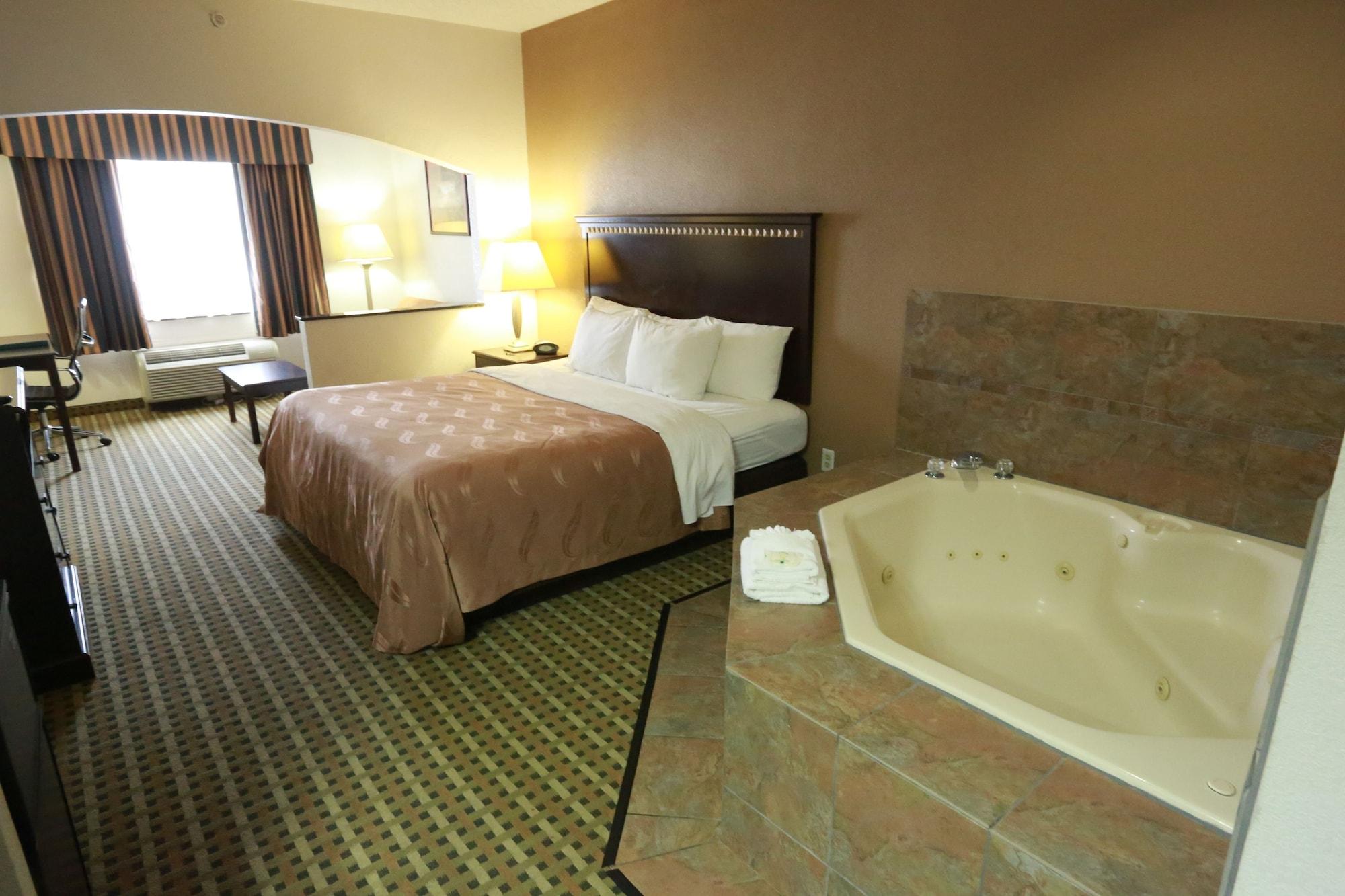 Quality Suites Burleson - Ft Worth エクステリア 写真