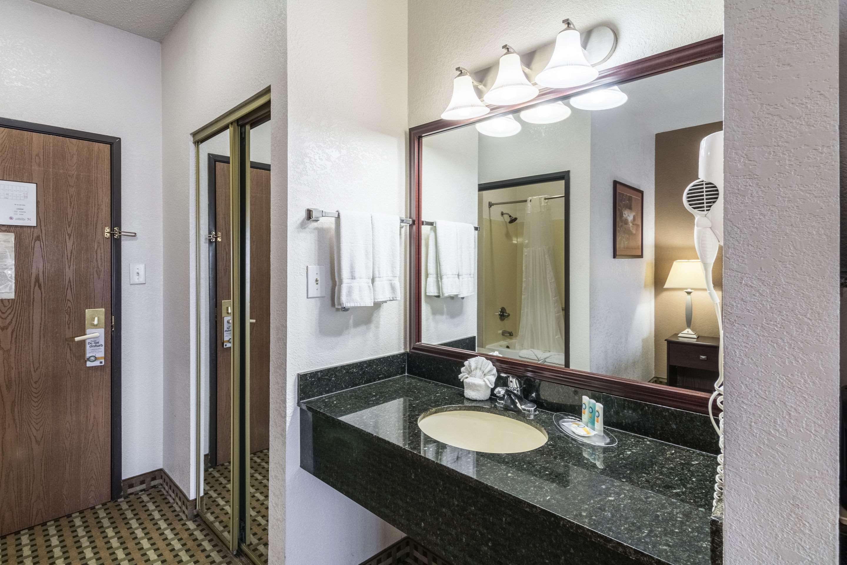 Quality Suites Burleson - Ft Worth エクステリア 写真
