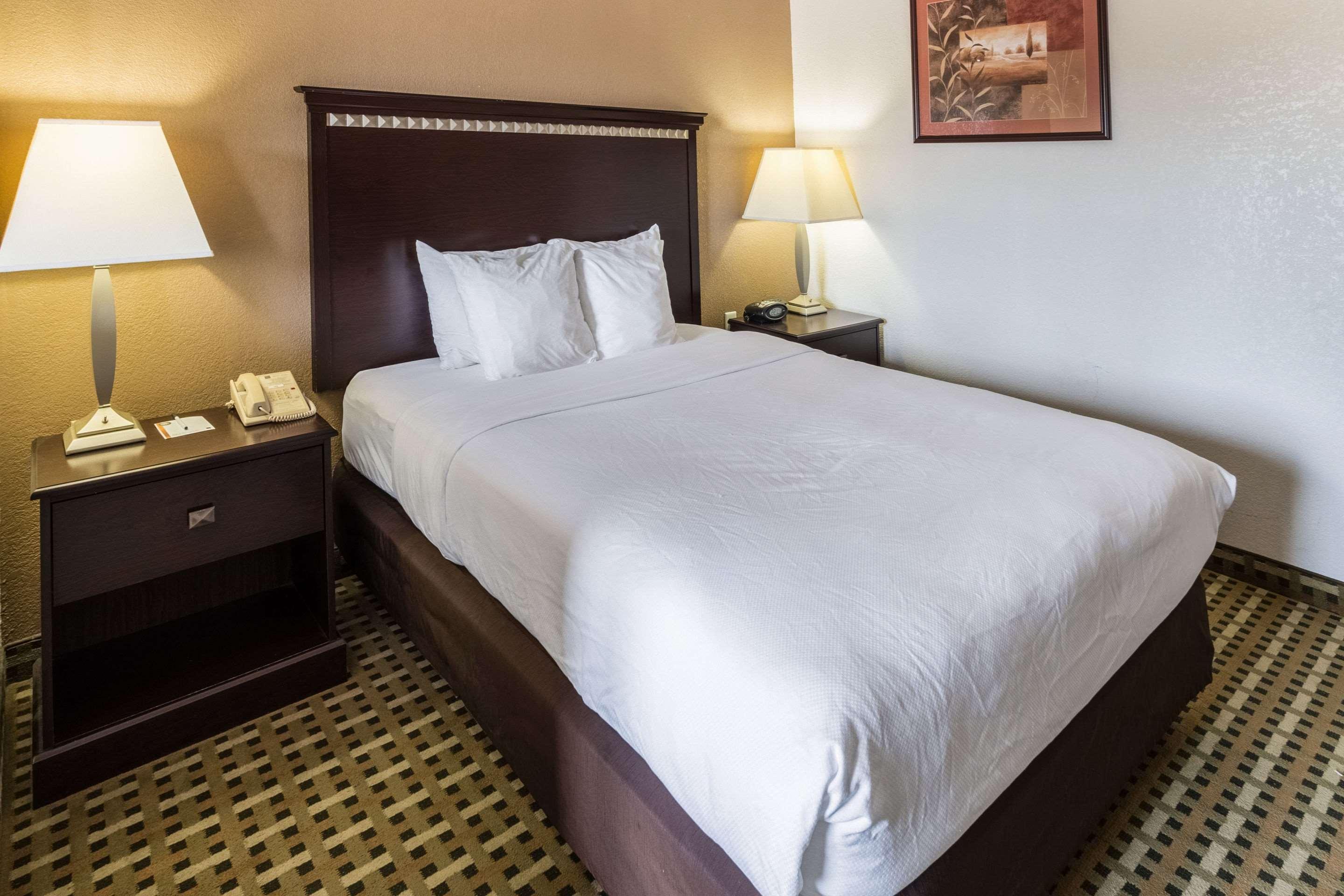Quality Suites Burleson - Ft Worth エクステリア 写真