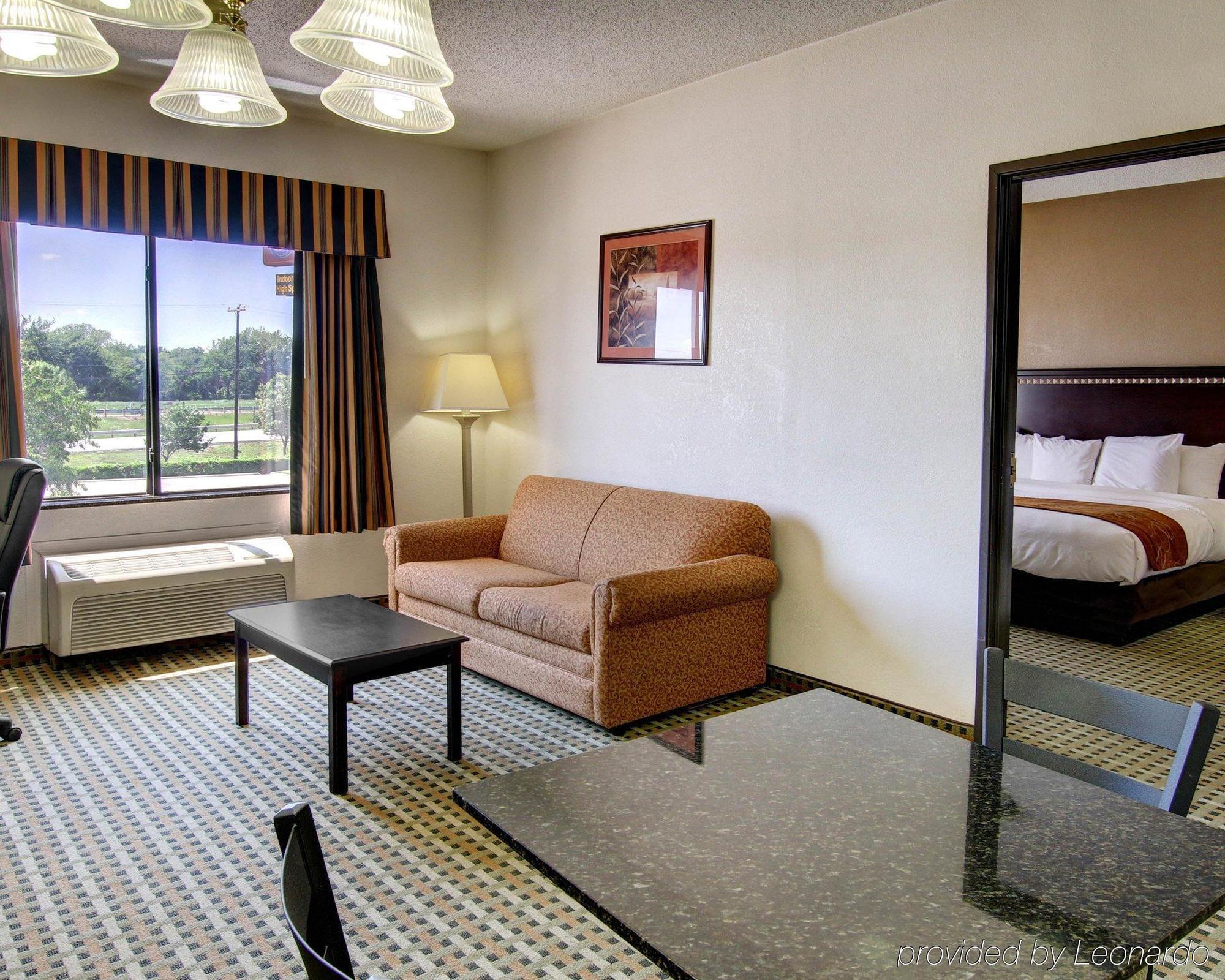 Quality Suites Burleson - Ft Worth エクステリア 写真