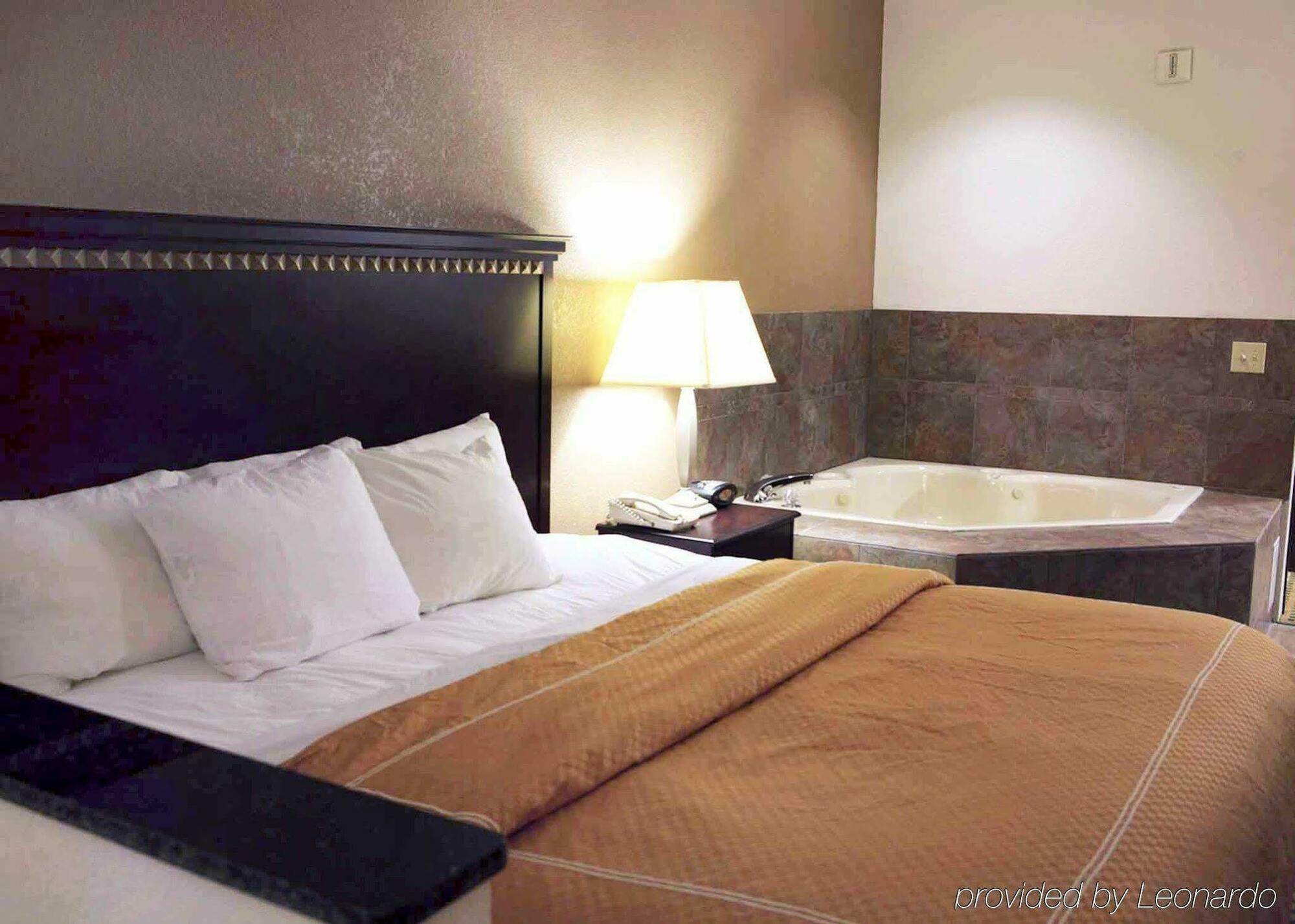 Quality Suites Burleson - Ft Worth 部屋 写真